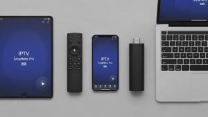Σύνθεση που απεικονίζει τις διάφορες συσκευές που είναι συμβατές με IPTV, όπως Smart TV, Firestick, smartphone και laptop.
